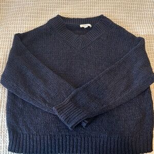 New without tags Vince Blue V-Neck Sweater Cozy Knit navy xl